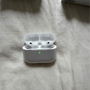 Apple White Wireless Earbuds